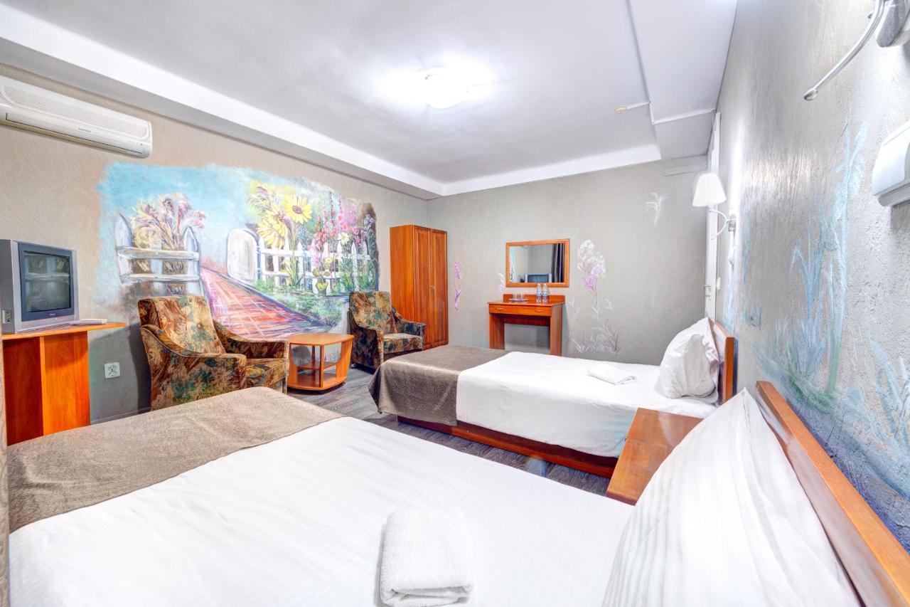 Holosiyvsky Hotel Киев Екстериор снимка